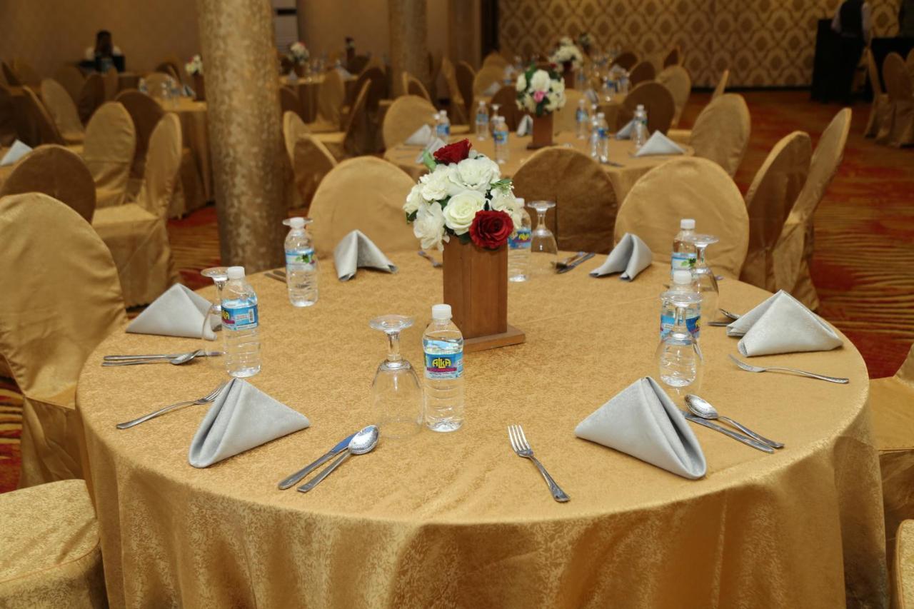 Polhena Grand Resort & Banquet Matara Luaran gambar